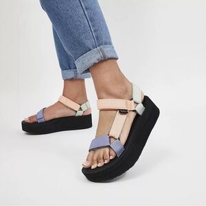 Teva Women's Flatform Universal Sandal in Sherbet